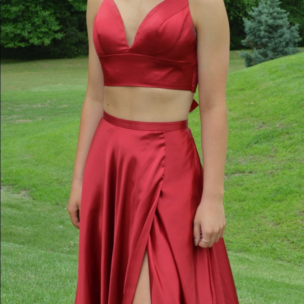 Red Sherri Hill 2 piece prom dress.